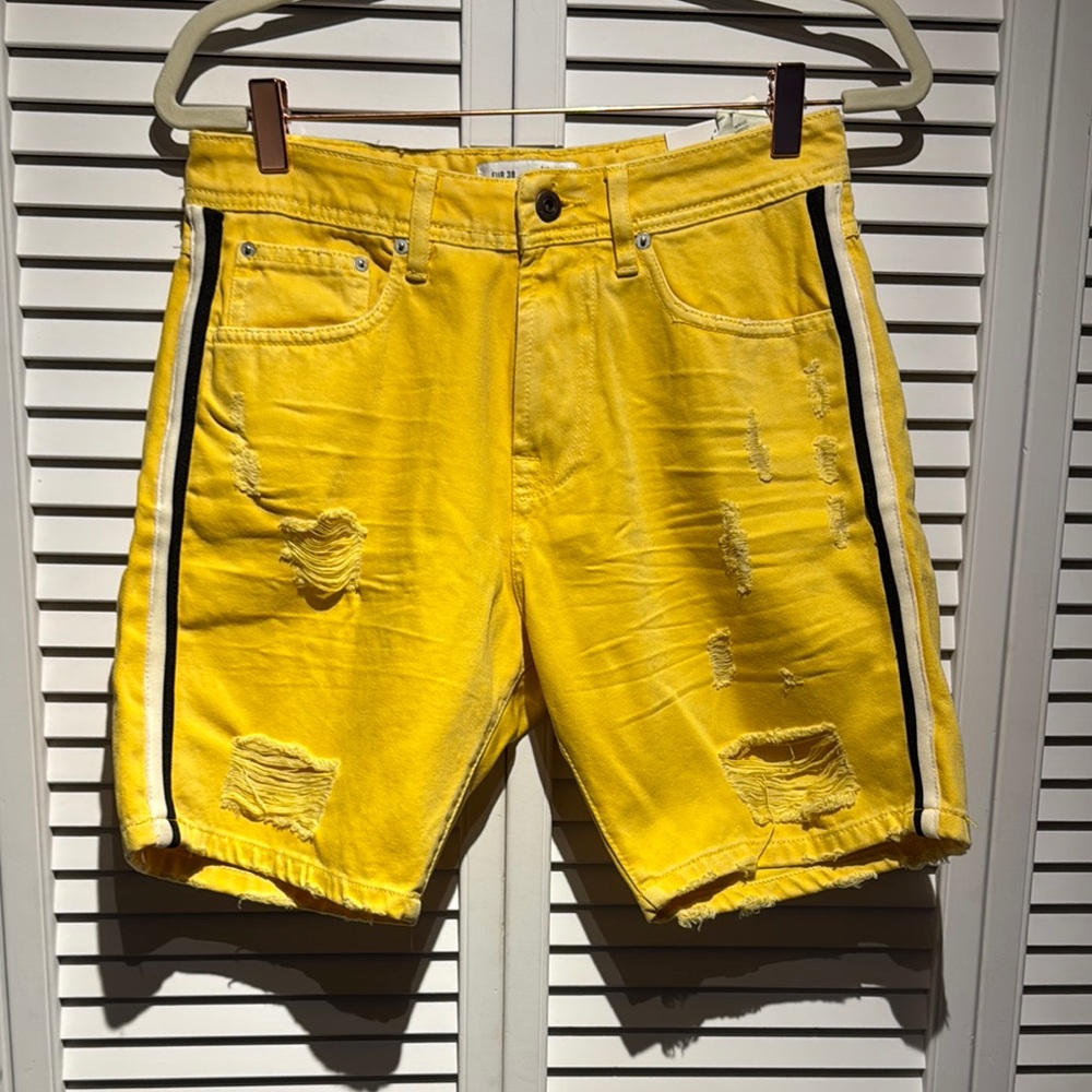🕶️☀️NWT Zara Yellow Distressed Men's Shorts size 30☀️🕶️